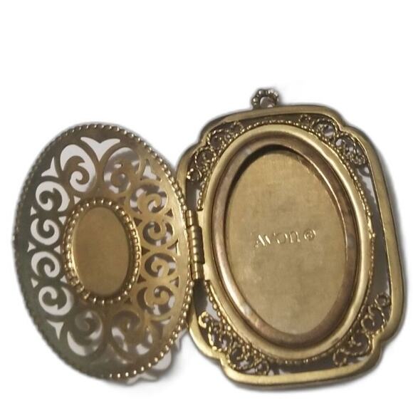 Avon Vintage Ornate Filigree Photo Yesteryear Locket Gold Blue Cabochon Necklace - Picture 4 of 6